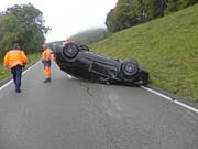 Der Autofahrer wurde mittelschwer verletzt. (Bild: Kapo)