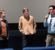 Der Kulturredaktor Hansruedi Kugler (rechts) leitete durch das Gespräch zwischen Stefan Schmid und Dieter Fahrer (Mitte). (Bilder: Sascha Erni)