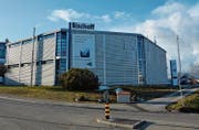 Der Hauptsitz der Bischoff AG im Industriegebiet Stelz, das zur Gemeinde Kirchberg gehört. Rechts davon soll der Erweiterungsbau zu stehen kommen. (Bilder: Beat Lanzendorfer)