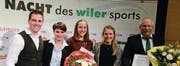Schon fast wieder in Vergessenheit geraten, die Geehrten des vergangenen Jahres: Gabriel Sutter und Vera Eigenmann (Team), Selina Büchel (Elite) und Marcia Mürner (Nachwuchs) zusammen mit Martin Senn, dem Sportförderer des Jahres 2016 (von links). (Bild: Christine Gregorin)