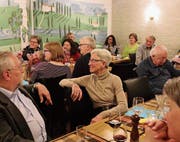 Interessiert verfolgen die Sängerinnen und Sänger die Traktanden an der Hauptversammlung. (Bild: PD)