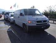 Der Lieferwagenfahrer erkannte zu spät, dass er abbremsen muss. (Bild: Kapo SG)