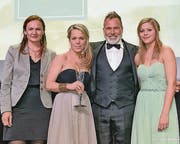 Das «Blumeria»-Team (von links) mit Corina Künzler, Karin Baumgartner und Marlies Hörler zusammen mit Jurypräsident Froonck. (Bild: dasdrehteam.ch)