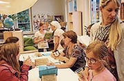 Die Schüler luden auch zum Ausprobieren ein. (Bild: pd)