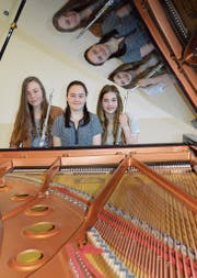 Das Trio Olaja mit Jeannette Bühlmann, Oriana Thoma und Larissa Häcker (von links) erreichte am Entrada des Schweizerischen Jugendmusikwettbewerbs den ersten Rang mit Auszeichnung. (Bild: Zita Meienhofer)