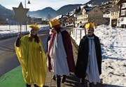 An fünf Tagen waren die Sternsinger im Obertoggenburg unterwegs. Sie brachten den Segen und baten um Spenden in Ebnat-Kappel, Nesslau, Alt St. Johann und Stein (im Uhrzeigersinn). (Bilder: PD)