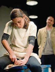 Sonia Diaz und Livio Cecini sind zwei der sechs Darsteller im Theaterstück «Die Kartoffelkammer». (Bild: Michel Canonica)