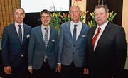 VR-Präsident Adrian Gmür, VR Adrian Scherrer (neu), VR Ivo Giger (Rücktritt) sowie Bankleiter Markus Thalmann (von links). (Bilder: Peter Jenni)