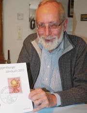 Dem Flawiler Autor und Redaktionsmitglied Anton Heer ist es wichtig, dass stets auch Untertoggenburger Geschichten Eingang ins Toggenburger Jahrbuch finden. (Bild: Andrea Häusler)