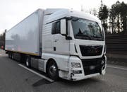 Der Lenker dieses Sattelschleppers verursachte den Unfall. (Bild: Kapo SG)