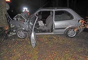 Die Autofahrerin verlor die Kontrolle über ihr Auto und prallte in einen Baum. (Bild: Kapo TG)