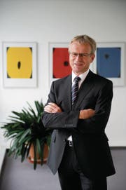 Fredi Widmer posiert im Oktober 2011 nach 100 Tagen im Amt. Ende Jahr wird er als Chef im Gemeindehaus zurücktreten. Seine Nachfolge wird voraussichtlich im September gewählt. (Bild: Urs Bucher)