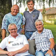 Die «Rheintaler Connection» im Tour-Kommunikationsteam: Kurt Herrsche und Jürg Baumgartner, hinten stehend, und Jimmy Lüchinger und Basil Winiger, vorne sitzend. (Bild: Max Pflüger)