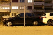 Beim Unfall entstand grosser Sachschaden. (Bild: Stapo SG)