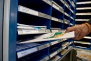 Die Post schliesst in St.Gallen vier Poststellen. (Bild: Ralph Ribi)