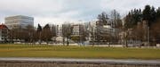 Dort, wo einst die Kaserne stand, befindet sich heute die Skateranlage. Ganz links der Kastanienhof, dahinter das neue Bundesverwaltungsgericht. (Bild: Reto Voneschen)