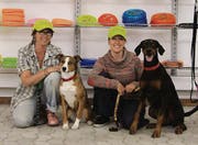 Für Mensch und Tier: Marlis und Eva Zwicker (r.) im neuen Petshop. (Bild: Manuel Rudolf)