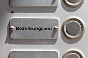 Endstation Betreibungsamt: Hier landet letztlich, wer seine Rechnungen nicht bezahlen kann. (Bild: GAETAN BALLY (KEYSTONE))