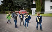 Seit den Frühlingsferien gehört die Strasse zum Schulhaus Steig in Wittenbach den Schulkindern. (Bild: Benjamin Manser)