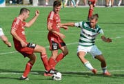 Kreuzlingen (weiss/grün) verwies den FC Bazenheid in seine Schranken. (Bild: Beat Lanzendorfer)