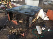 Gemäss einer Mitteilung der Kantonspolizei St.Gallen war im Bereich eines auf dem Dach des Hauses platzierten Whirlpools ein Feuer ausgebrochen, welches durch die Feuerwehr mit einem vorhandenen Gartenschlauch gelöscht werden konnte. (Bild: pd)