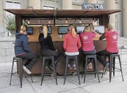 Am Yolda-Kiosk erzählen türkische Migrantinnen und Migranten ihre Geschichte im Videoporträt. (Bild: Luca Ghiselli)