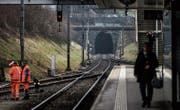 Diesen Monat beginnen in Wittenbach die Bauarbeiten. Erst werden die Gleise am Bahnhof, dann die Tunnel saniert. (Bild: Michel Canonica)