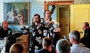 Carlo Lorenzi (Schlagzeug), Chiara Izzi (Gesang), Rosario Bonaccorso (Bass) und Claude Diallo (Piano) verzauberten im barocken Musiksaal das Publikum mit italienischen Jazz-Harmonien. (Bild: Max Pflüger)