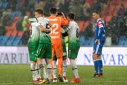 Grosse Freude bei den St.Gallern nach dem Sieg gegen den FC Basel. (Bild: Keystone)