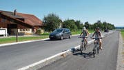 Die Schüler von Niederstetten benutzen bereits den Radweg. Bis zum Sommer ist die ganze Strecke fertiggebaut. (Bild: Urs Bänziger)