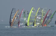 Auf dem Bodensee ist ein Schweizer Windsurfer tödlich verunglückt. (Symbolbild)