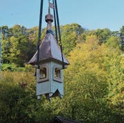 Sie sind vom Objekt und der Arbeit begeistert (vorne, von links): Luzius Knöpfli, Besitzer des Blauen Hauses, und Daniel Kägi, ehemaliger Mieter; (hinten, von links): Architekt Björn Lutze und Bauleiter Peter Räss. (Bilder: Kurt Latzer)
