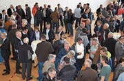 Rege Diskussionen unter den Delegierten. (Bilder: Beatrice Bollhalder)