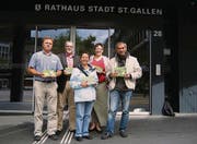 Vor dem Rathaus: Vorstandsmitglieder des Quartiervereins Riethüsli. (Bild: Odilia Hiller)