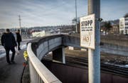 Hinweistafel der Dargebotenen Hand. (Bild: Urs Bucher)