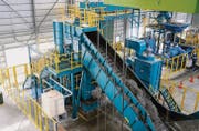 Diese Recyclinganlage der SwissRTec in Japan verarbeitet bis zu zehn Tonnen Stahlspäne pro Stunde. (Bild: pd)