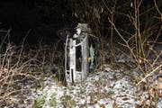 Das Auto des 24-Jährigen erlitt einen Totalschaden. (Bild: Kapo SG)