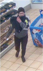 Der eine Mann trug einen grauen Adidas-Pullover mit gelben Einsätzen am Rücken. (Bild: Kapo SG)