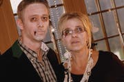 An den Gruseldinners verkleiden sich auch die Pächter Daniel und Brigitte Schneider. (Bild: PD)
