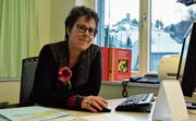 Heidi Bühler leitet seit vergangenem Sommer die Beratungsstelle für Familienplanung, Schwangerschaft und Sexualität an der Bahnhofstrasse in Wattwil. Die Fachfrau hat unter anderem eine Ausbildung in Sozialer Arbeit absolviert. (Bild: Anina Rütsche)