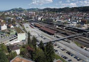 Rund um den Bahnhof St. Fiden könnte in den nächsten Jahren und Jahrzehnten ein neuer Stadtteil entstehen. (Bild: Ralph Ribi (10. April 2017))