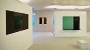 Viel Raum zum Atmen hat Walter Angehrns Kunst auch durch die grosszügige Ausstellungsfläche. (Bilder: Urs Bucher)