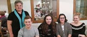 An der Hauptversammlung (von links): Präsidentin Jeanette Graf mit den Neumitgliedern Massimo Lupieri, Melina und Louisa Eleftheriadis sowie Vivienne Mathis. (Bild: pd)