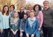 Das neue Ferienspass-Team (von links): Valérie Seitz, Barbara Egger (beide Kursbearbeitung), Alexandra Sonderer (Mitarbeiterin), Claudia Isenschmid (Finanzen und Sponsoring), Ursi Bücheler (Presse), Lara Robe (offene Jugendarbeit Au), Carmen Köppel (Fotografin), Christine Wider (Fespa Leitung) und Roman Rüssmann (Jugendnetzwerk SDM). Es fehlt: Lucia Weinbuch (Verbindungsperson Heilpädagogische Schule). (Bild: pd)