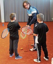 Trainer Volker Scherzinger instruiert seine Schützlinge Luca und Jan. (Bilder: Andrea Häusler)