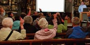 Die Kirchenstimmbürgerschaft bewilligt die Prüfung einer Fusion mit weiteren Kirchgemeinden. (Bild: Marlies Scarpino)
