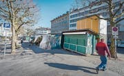 Manche grünen Markthäuschen auf dem Marktplatz sind verschwunden, andere haben nicht jeden Tag geöffnet. (Bild: Urs Bucher)