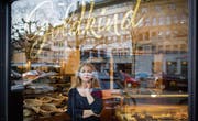 In der ehemaligen Confiserie Pfund am Marktplatz 10 führt Sara Poplasen neu das Café Goldkind. (Bild: Benjamin Manser)