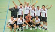 Gehört zu einem Turniersieg dazu: Siegerjubel des FC Bazenheid. (Bild: Urs Bucher)