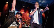 Michael Schmid (rechts) performt bei einem Beatbox-Wettkampf im Jugendkulturraum Flon in St. Gallen. (Bild: PD)
